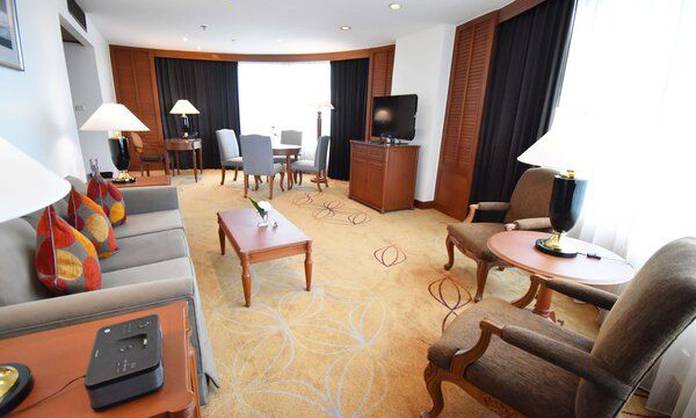 Executive suite Bangkok Century Park Hotel