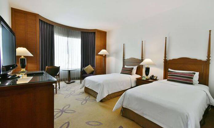 Superior twin room Bangkok Century Park Hotel